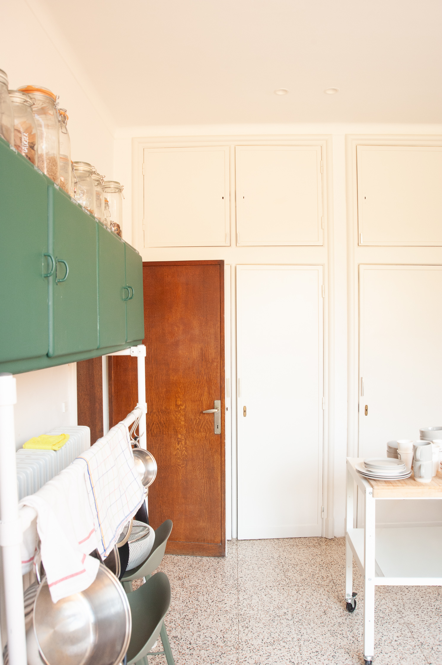 Groene accenten in de keuken.